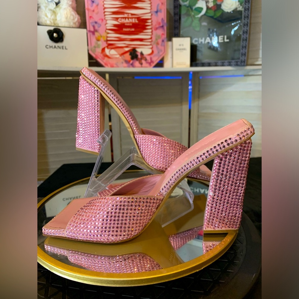 EUC🎀Embellished Gia/RHW slides.